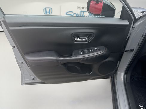Used 2025 Honda HR-V Sport image 19
