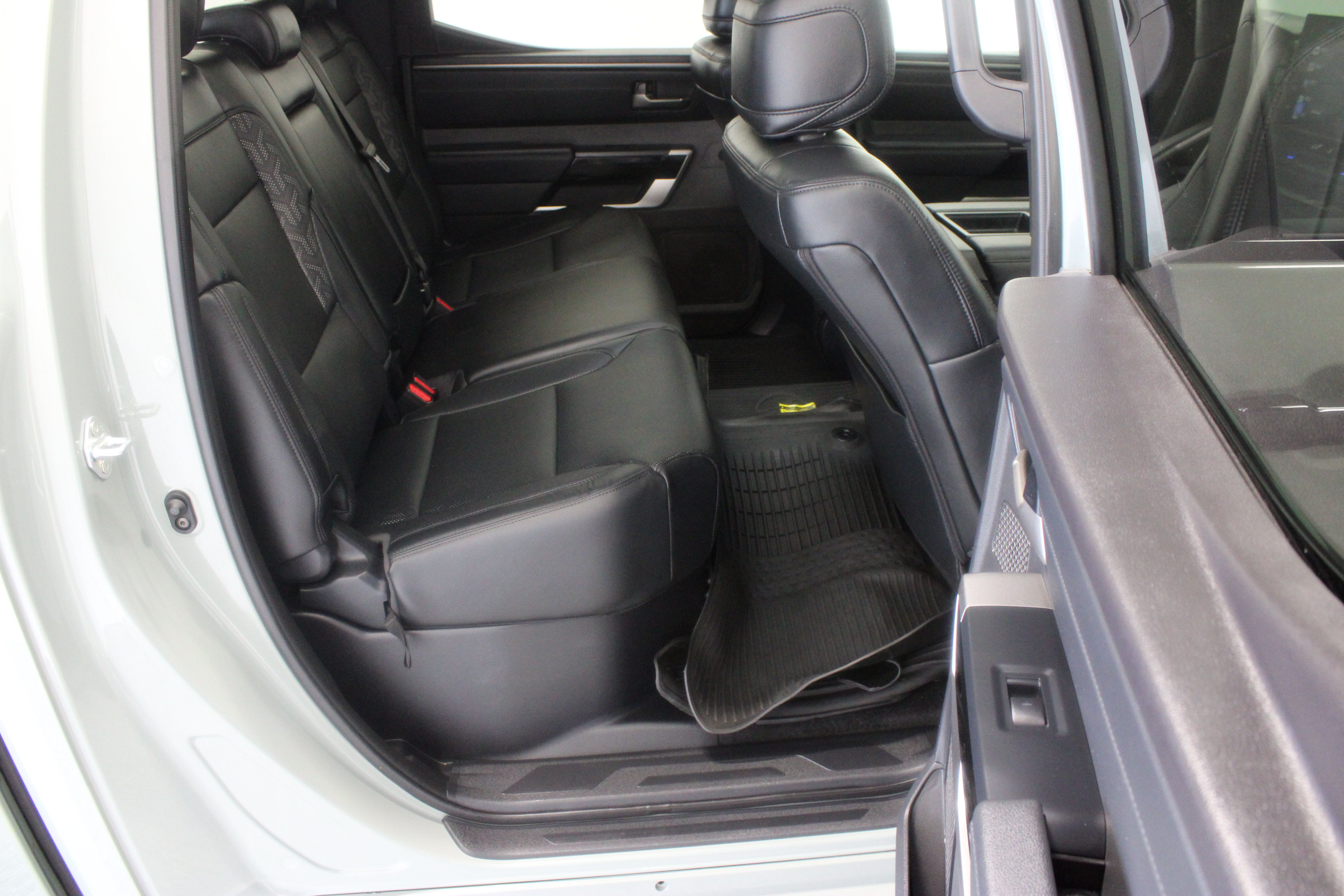 Used 2025 Toyota Tundra Limited AWD/4WD image 37