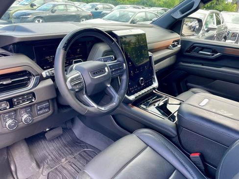 Used 2025 GMC Yukon Denali w/ Denali Reserve Package AWD/4WD image 13
