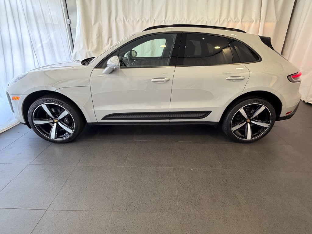 Certified 2026 Porsche Macan AWD/4WD image 2
