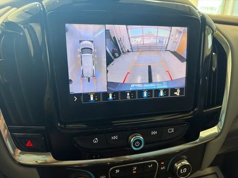 Used 2020 Chevrolet Traverse LT w/ LT Premium Package AWD/4WD image 2