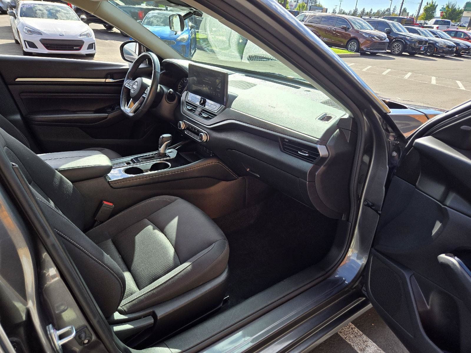 Used 2023 Nissan Altima 2.5 SV w/ SV Premium Package AWD/4WD image 11