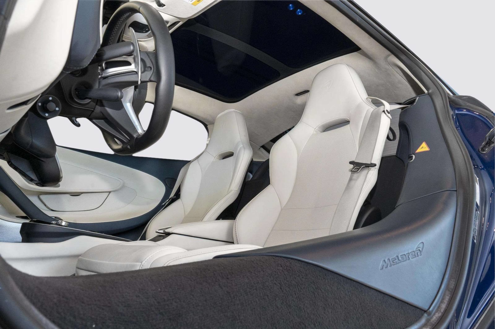 Used 2023 McLaren GT RWD image 31