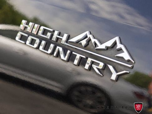 Used 2022 Chevrolet Traverse High Country w/ LPO, Floor Liner Package AWD/4WD image 14