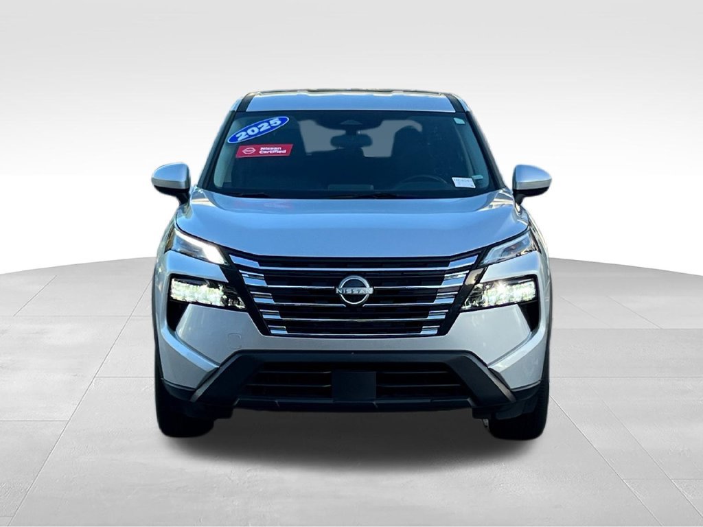 Used 2025 Nissan Rogue SV AWD/4WD image 2