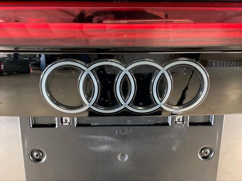 Used 2024 Audi Q8 Premium Plus image 32