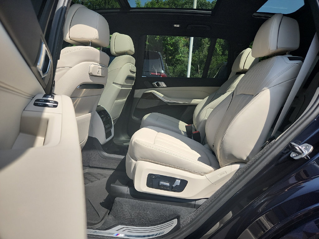 Certified 2026 BMW X7 xDrive40i w/ M Sport Package AWD/4WD image 10