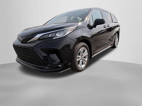 Used 2023 Toyota Sienna XSE AWD/4WD image 1