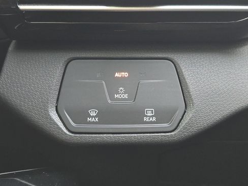 Used 2023 Volkswagen ID.4 2WD image 31