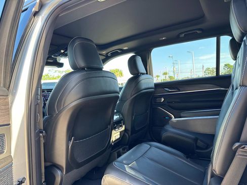 Certified 2023 Jeep Grand Cherokee L Overland image 17