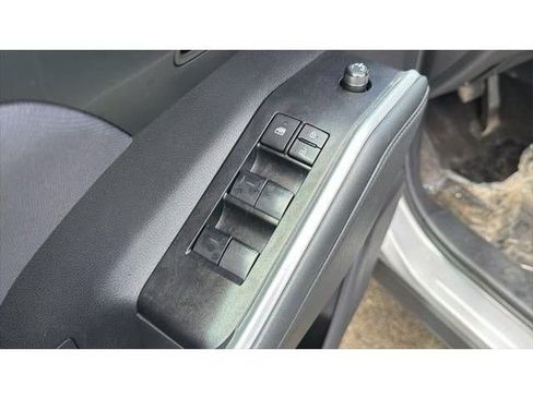 Certified 2025 Toyota Highlander LE FWD image 15