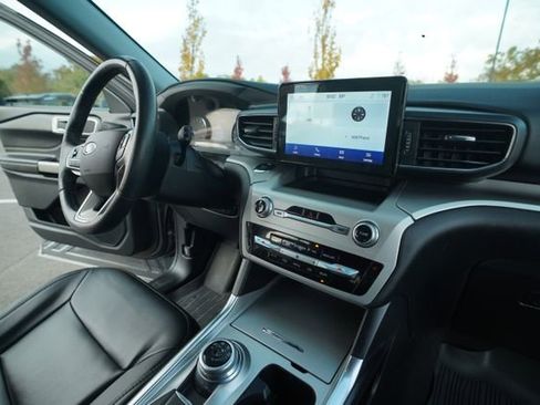 Used 2022 Ford Explorer XLT w/ Equipment Group 202A image 35