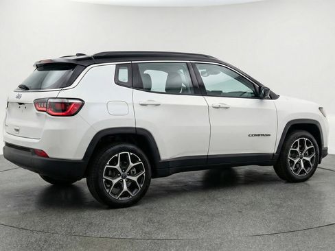 Used 2025 Jeep Compass Limited AWD/4WD image 9