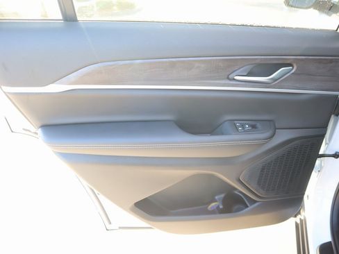 New 2025 Jeep Grand Cherokee L Limited image 19