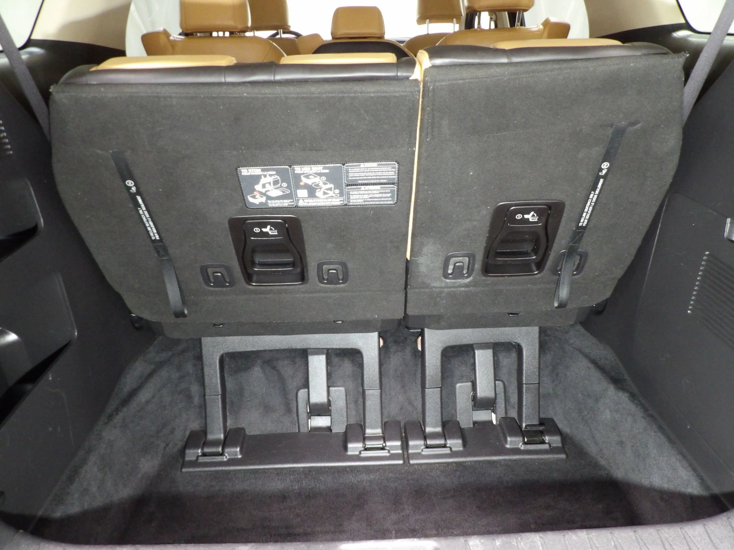 Used 2024 Kia Carnival LX FWD image 8