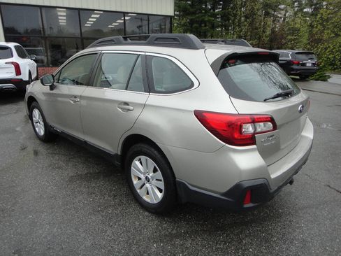 Used 2019 Subaru Outback 2.5i AWD/4WD image 4