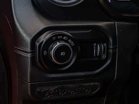 Used 2024 Jeep Wrangler Unlimited Sahara w/ Technology Group AWD/4WD image 16