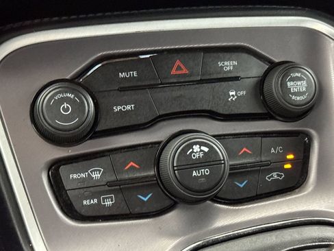 Used 2022 Dodge Challenger SXT w/ Blacktop Package AWD/4WD image 18