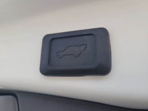 Used 2025 Toyota RAV4 XLE Premium image 12