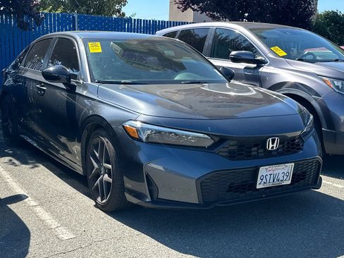 Used 2025 Honda Civic Sport image 2
