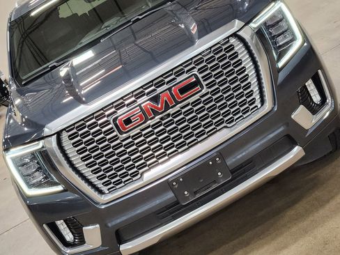 Used 2021 GMC Yukon Denali w/ Denali Premium Package AWD/4WD image 19