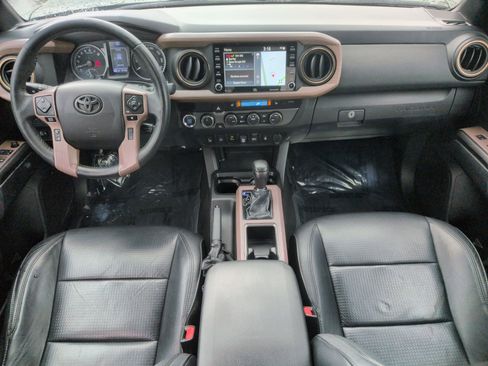 Used 2021 Toyota Tacoma TRD Off-Road w/ TRD Premium Off Road Package AWD/4WD image 32