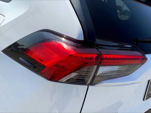 Used 2022 Toyota RAV4 XLE FWD image 27