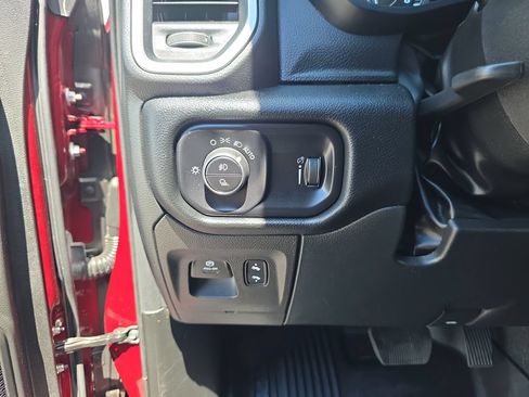 Used 2022 RAM 1500 Big Horn AWD/4WD image 19