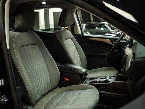 Used 2022 Ford Escape SE w/ Cold Weather Package image 13