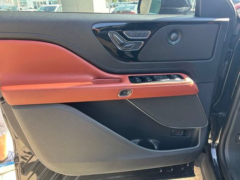 Used 2025 Lincoln Aviator Reserve AWD/4WD image 9