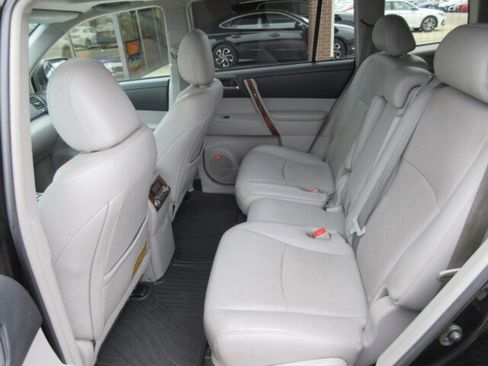 Used 2013 Toyota Highlander Limited image 26