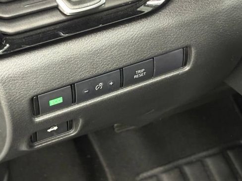 Used 2024 Nissan Sentra SV FWD image 13