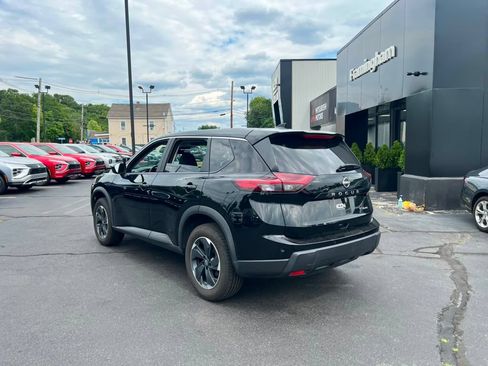 Used 2024 Nissan Rogue SV AWD/4WD image 7