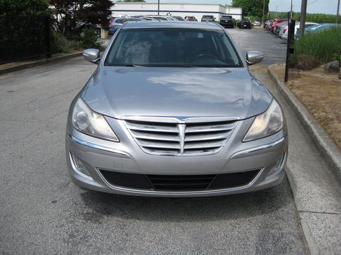 Used 2013 Hyundai Genesis 3.8 w/ Technology Pkg RWD image 2