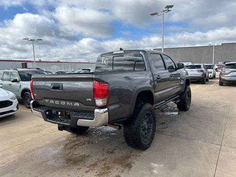 Used 2017 Toyota Tacoma TRD Pro image 3