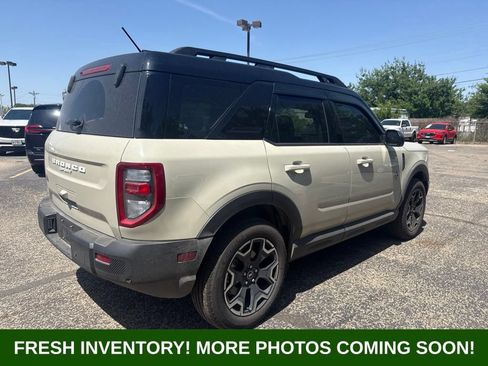 Used 2025 Ford Bronco Sport Outer Banks AWD/4WD image 2
