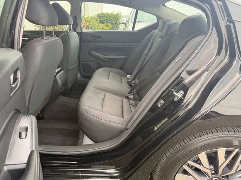 Used 2025 Nissan Altima 2.5 SV image 38