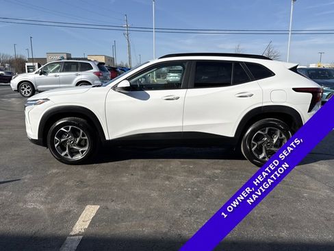 Used 2025 Chevrolet Trax LT w/ LT Convenience Package image 11