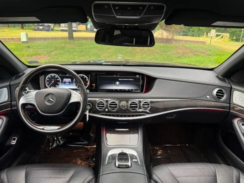 Used 2017 Mercedes-Benz S 550 4MATIC Sedan w/ Premium Package image 19