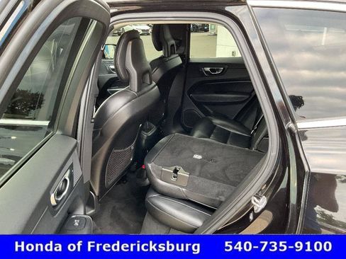 Used 2018 Volvo XC60 T6 Momentum w/ Advanced Package AWD/4WD image 29