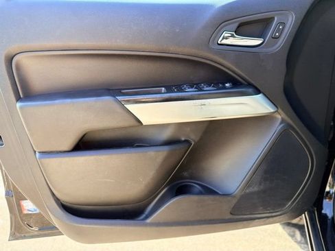 Used 2022 Chevrolet Colorado LT w/ LT Convenience Package AWD/4WD image 18