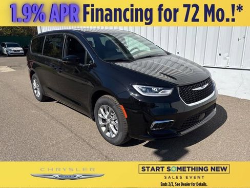 New 2026 Chrysler Pacifica Select image 1