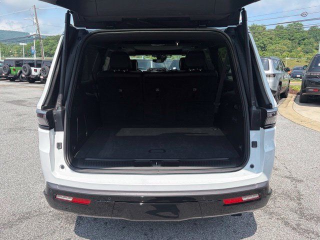 New 2026 Jeep Grand Wagoneer L 4WD w/ Premium Group I image 7