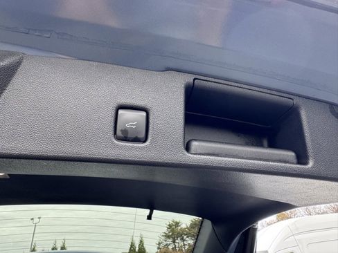 Used 2024 Ford Escape SE image 40