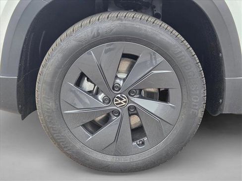 New 2026 Volkswagen Taos S image 10