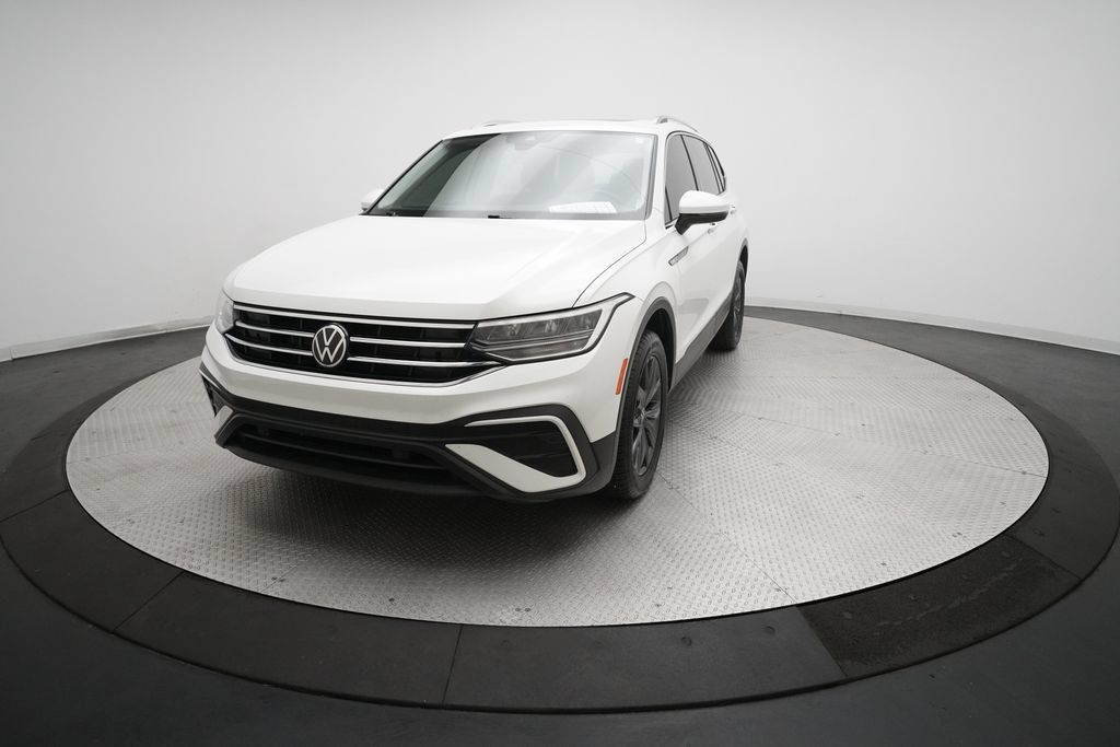 Used 2022 Volkswagen Tiguan SE AWD/4WD image 12