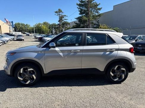 Used 2026 Hyundai Venue SEL FWD image 20