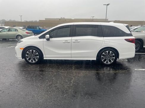 Used 2025 Honda Odyssey Elite image 3