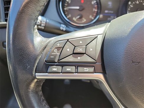 Used 2020 Nissan Rogue SV image 28