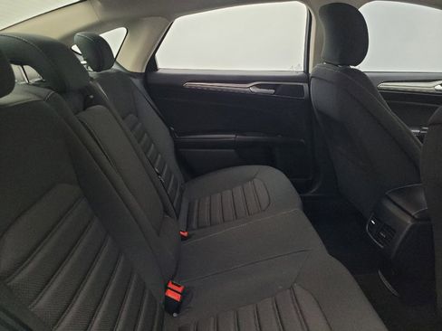Used 2019 Ford Fusion SE FWD image 19